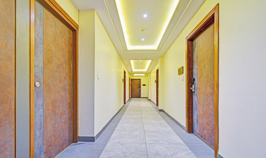hotel mandovin near railway station