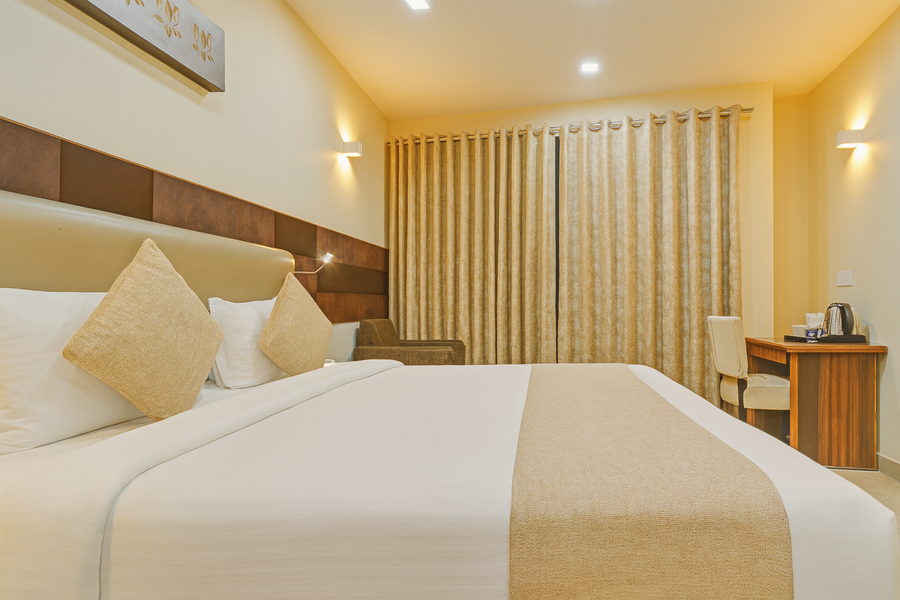 hotel mandovin near railway station