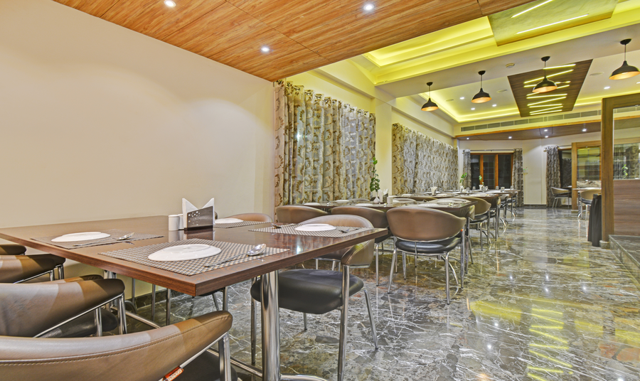 hotel mandovin near railway station