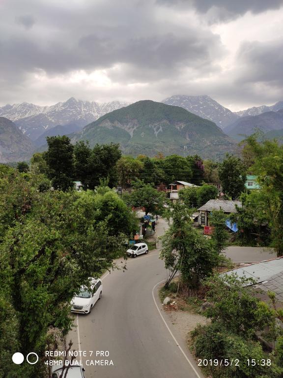 Hotel Green Woods,Fatehpur>>Dharamshala,3 star