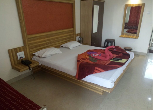 shivneri holiday resort