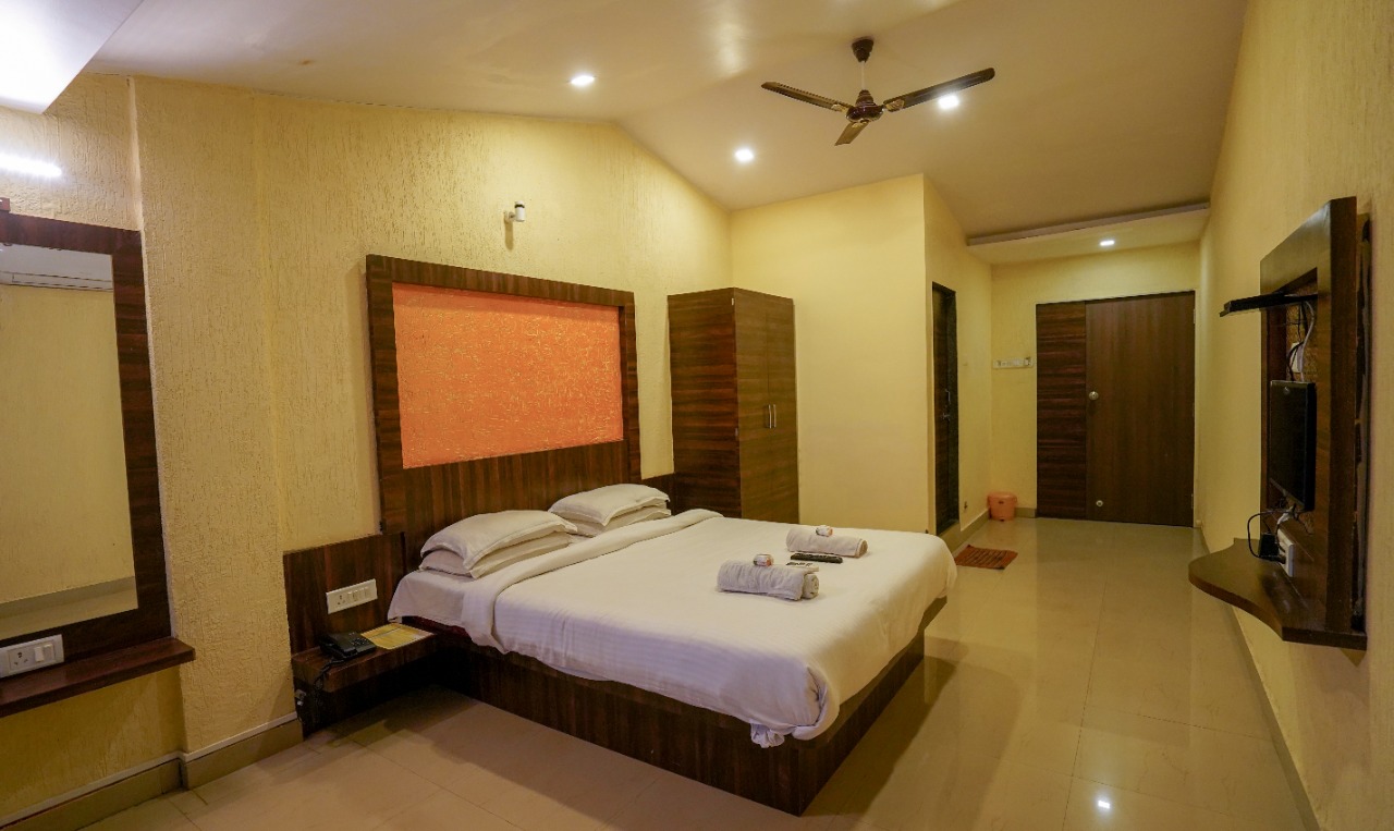 shivneri holiday resort