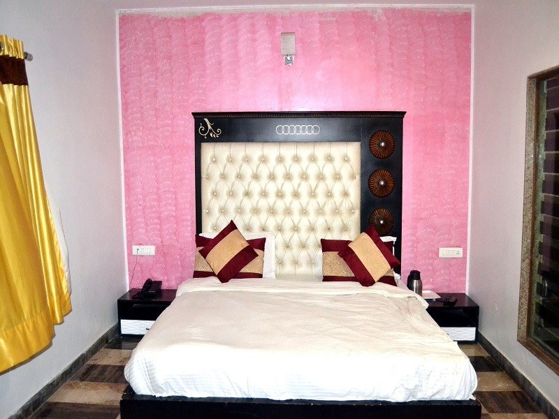 hotel dev residency 350 meters from nakki lake