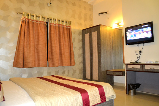 hotel dev residency 350 meters from nakki lake