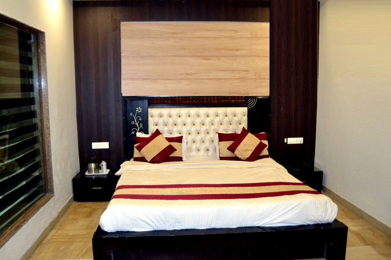 hotel dev residency 350 meters from nakki lake