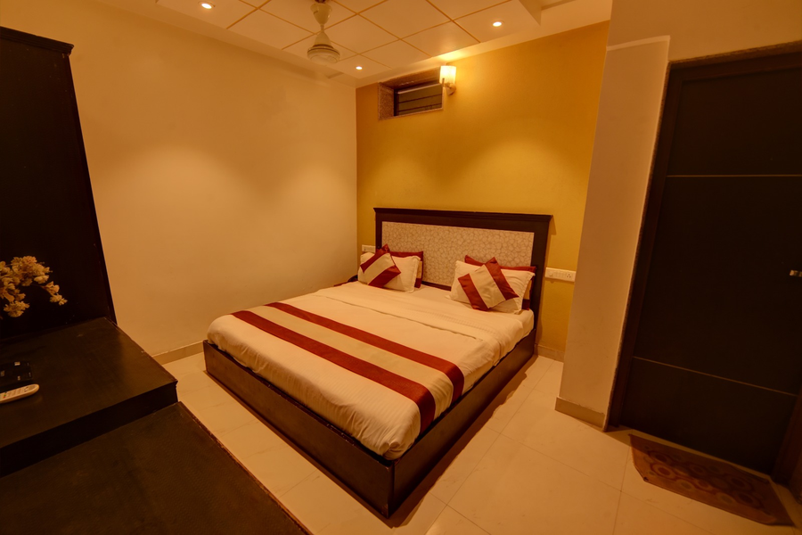hotel dev residency 350 meters from nakki lake