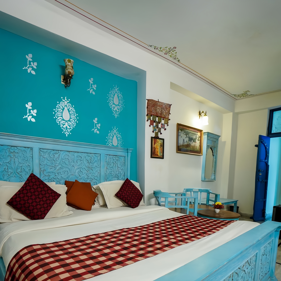 the lake view hotel on lake pichola