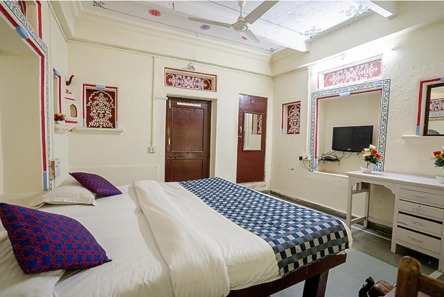 the lake view hotel on lake pichola