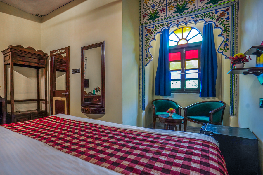 the lake view hotel on lake pichola
