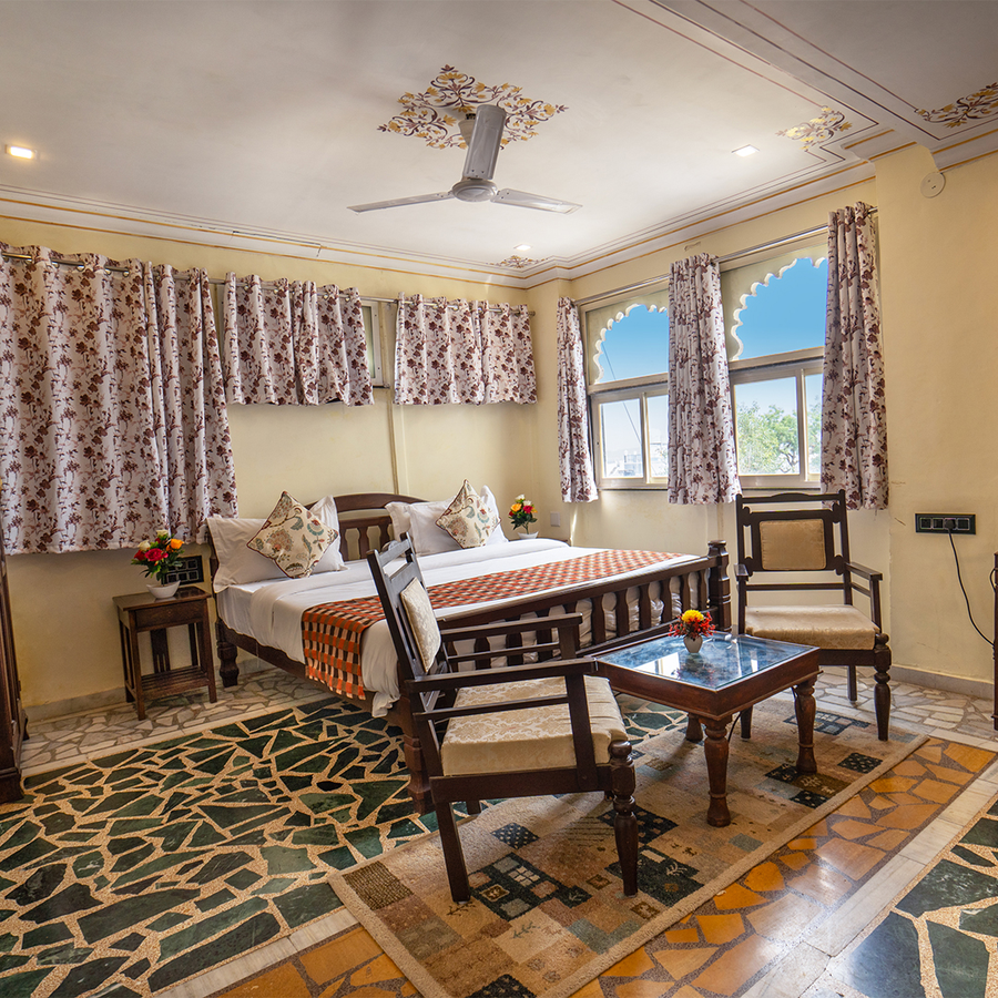 the lake view hotel on lake pichola