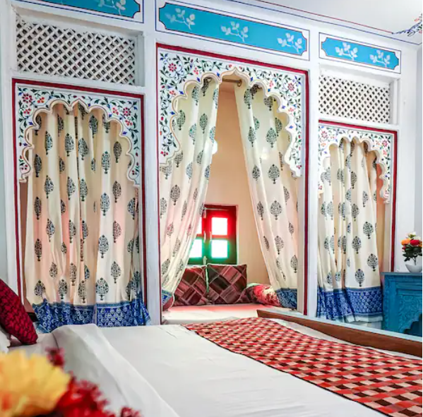 the lake view hotel on lake pichola