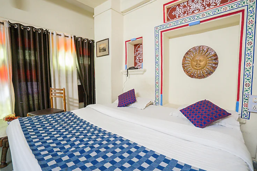 the lake view hotel on lake pichola