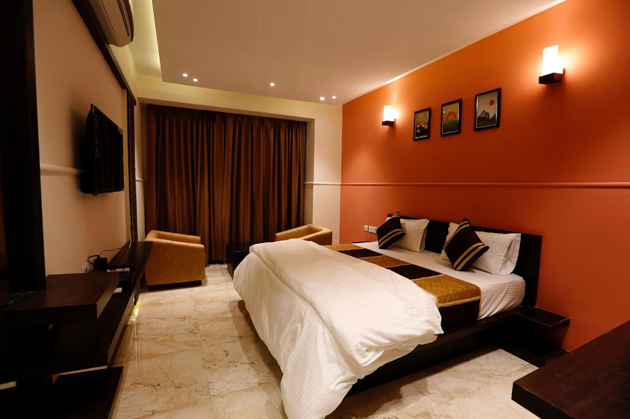 Hotel Maple Inn,Ellis Bridge>>Ahmedabad,2 star