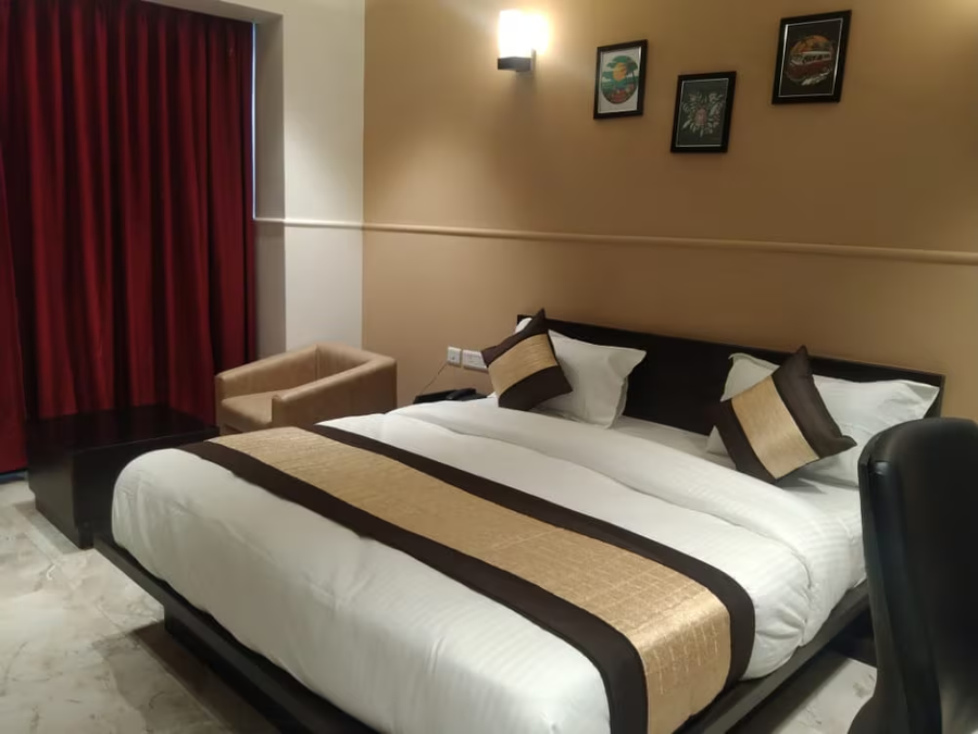 Hotel Maple Inn,Ellis Bridge>>Ahmedabad,2 star