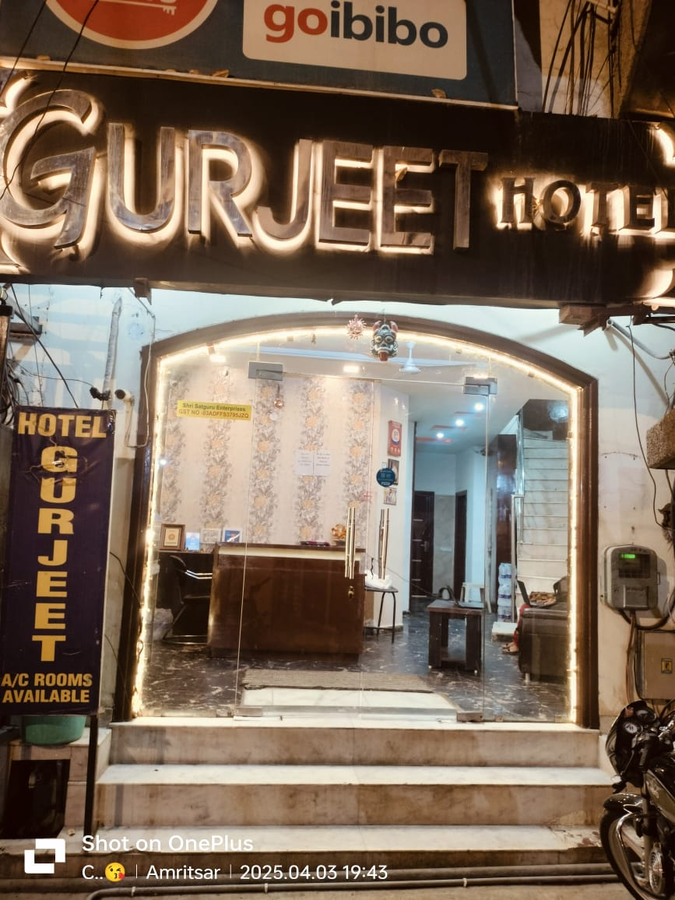 Gurjeet Hotel By Naavagat,Near Golden Temple,2 star