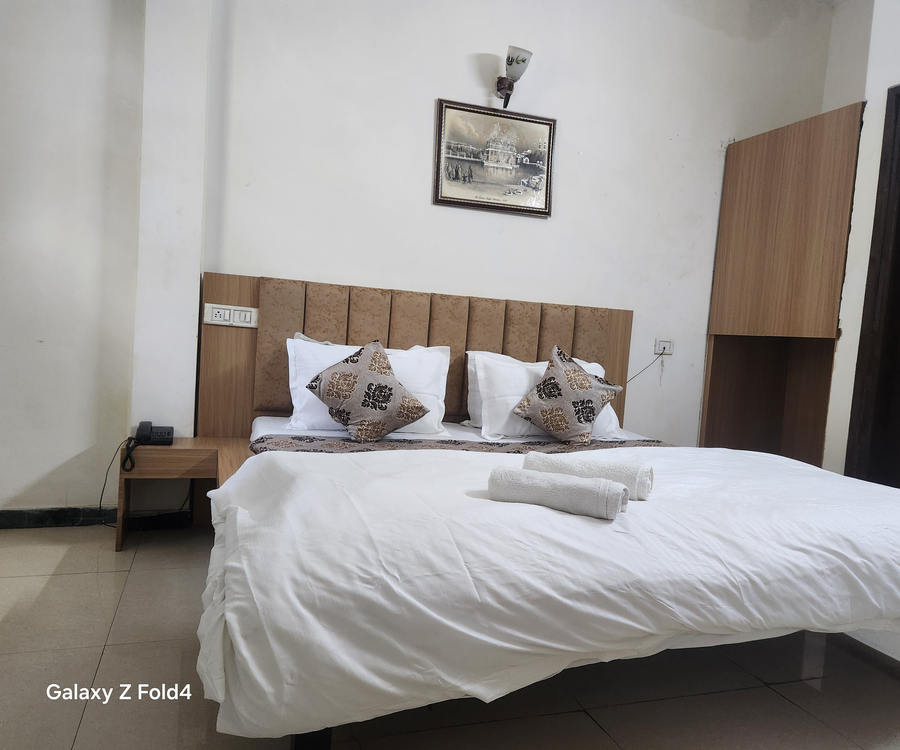 gurjeet hotel by naavagat