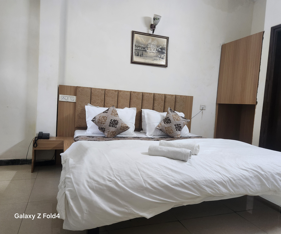 gurjeet hotel by naavagat