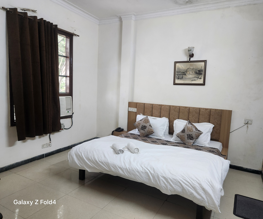 gurjeet hotel by naavagat