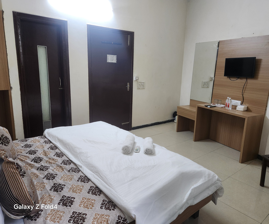 gurjeet hotel by naavagat