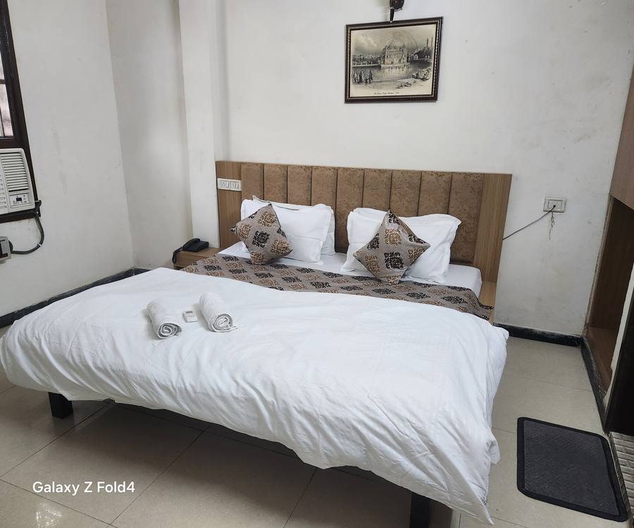 Gurjeet Hotel By Naavagat,Near Golden Temple,2 star