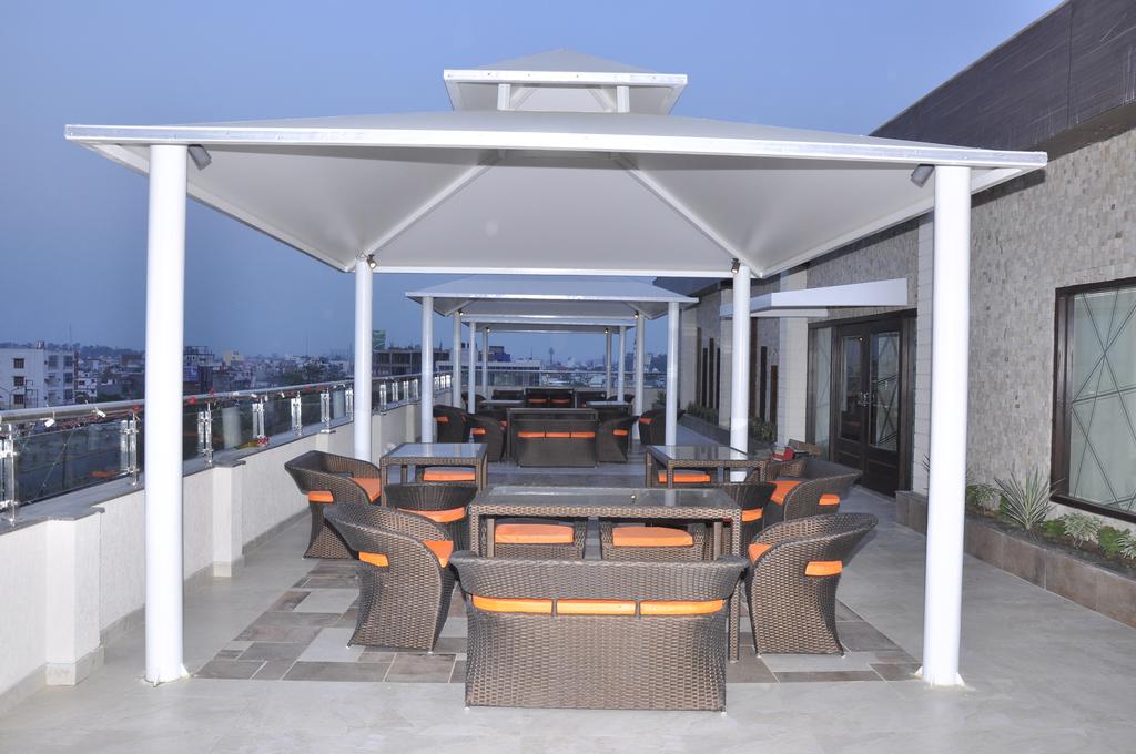 sapna clarks inn lucknow