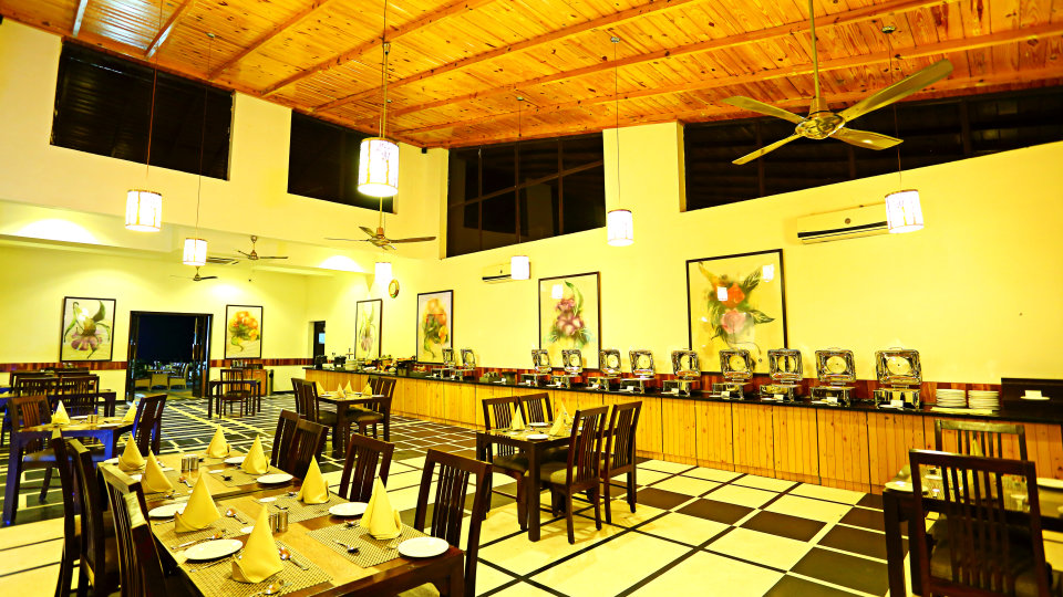 Golden Tusk,Dhela>>Corbett National Park,4 star