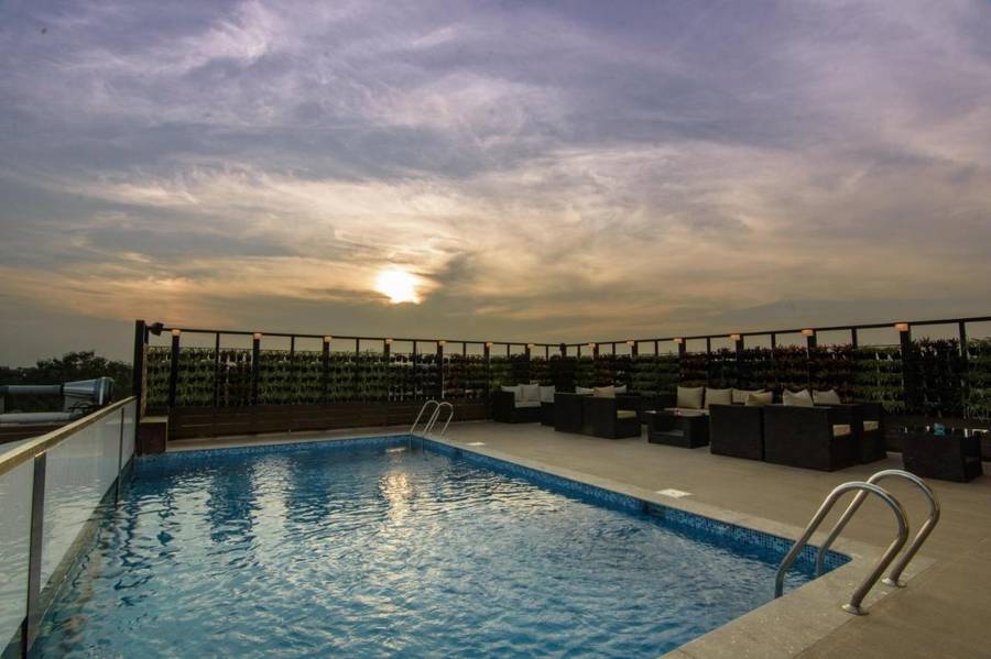Roopa Elite,Vanivillas Mohalla,4 star