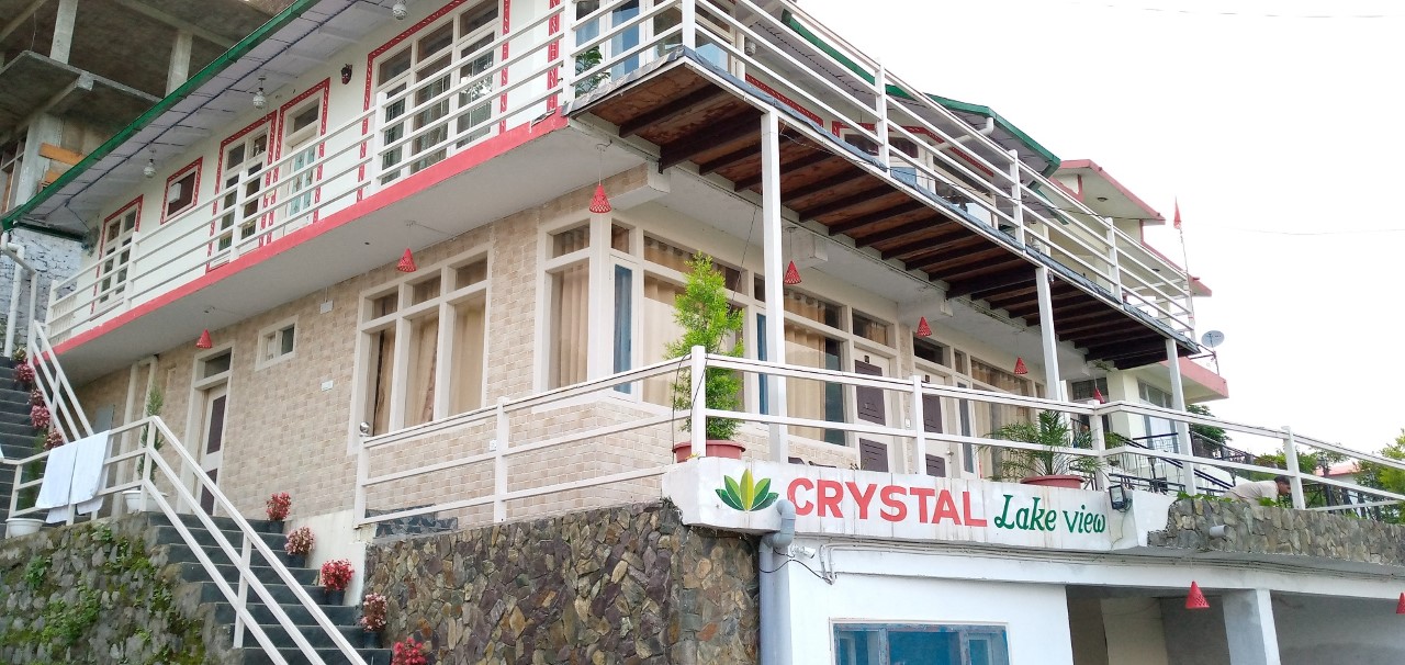 Crystal Lakeview Homestay