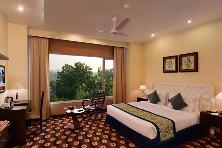 mb greens clarks inn moradabad