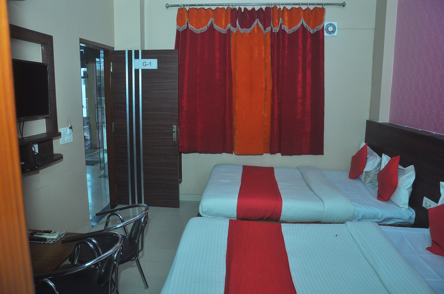 hotel thikana palace 300 meter from jaipur railway station