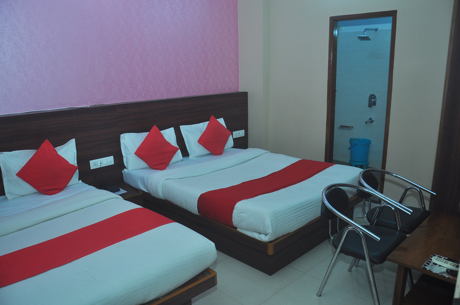 hotel thikana palace 300 meter from jaipur railway station