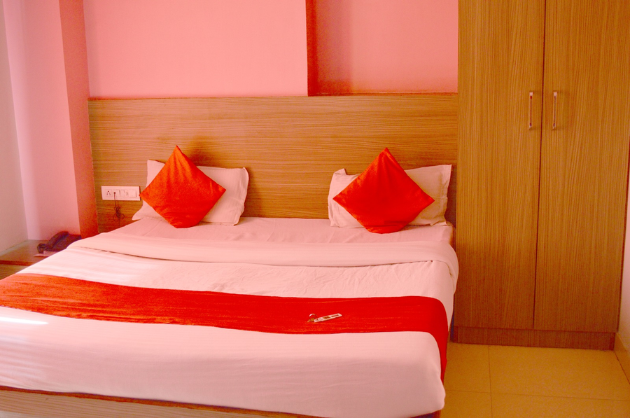 hotel thikana palace 300 meter from jaipur railway station