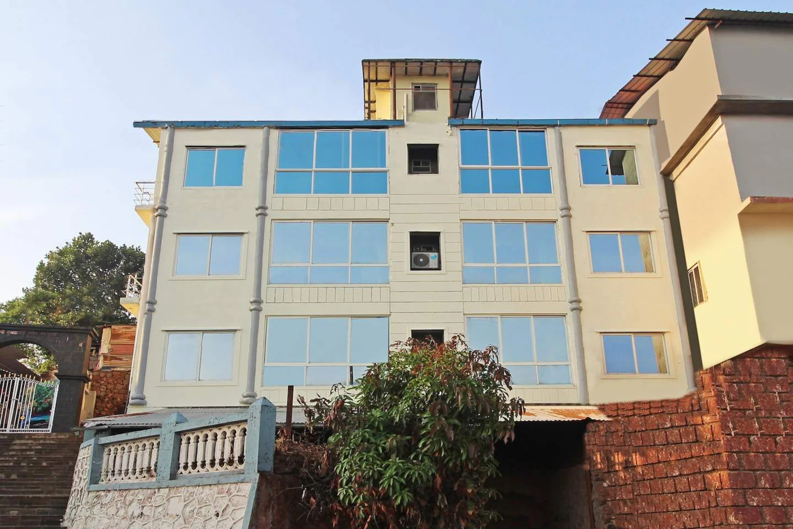 Nisha Hotel,Hotel Nisha At Post Met -Gutad , Near Mulberry Inn. Opp. To Janni Mata Temple , Panchgani- Mahabaleshwar Road , Mahabaleshwar ,Dist. Satara, Mahabaleshwar,3 star