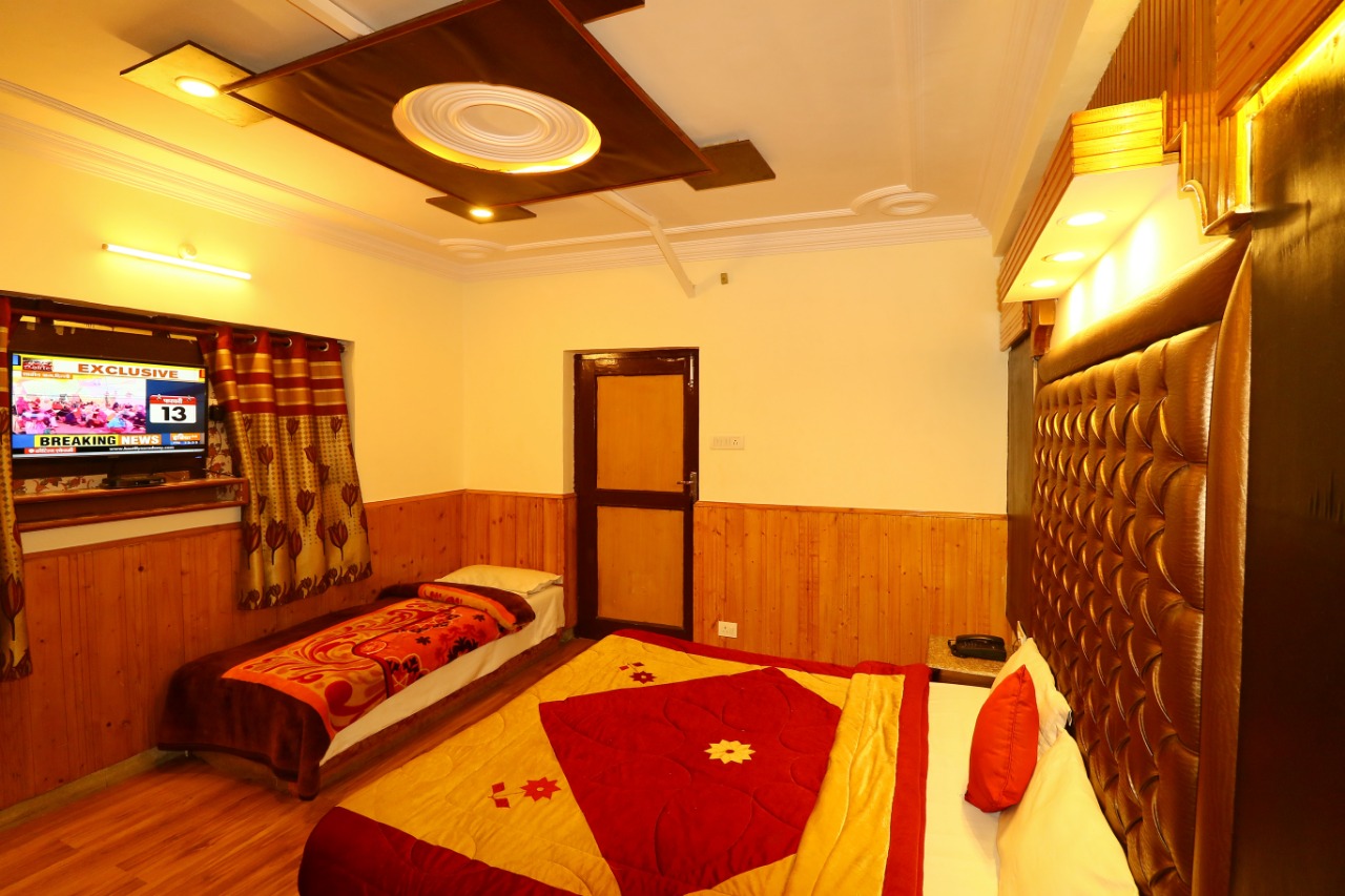 lords grey deluxe walking distance from mall road