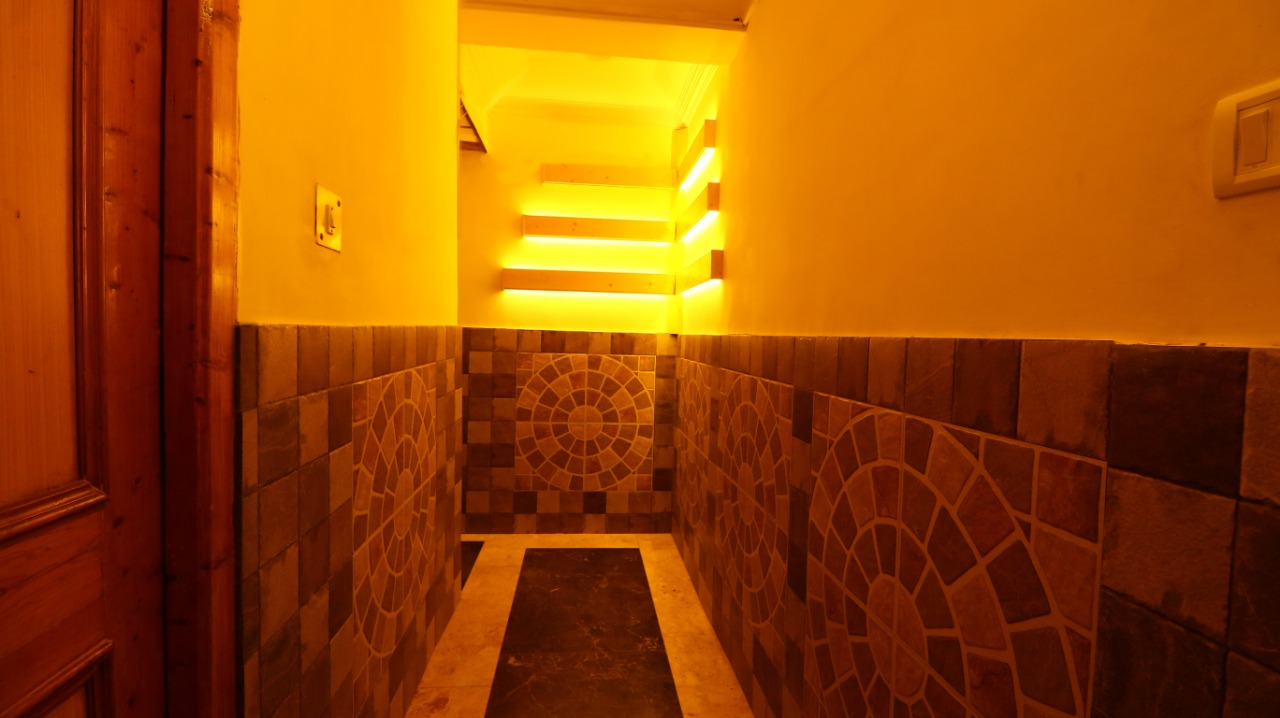 Lords Grey Deluxe -Walking Distance From Mall Road,The Mall Road,3 star