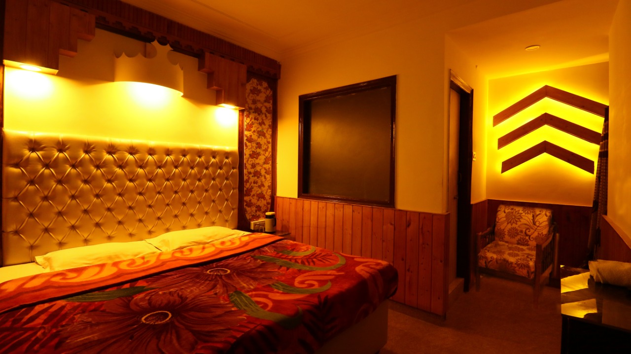 lords grey deluxe walking distance from mall road