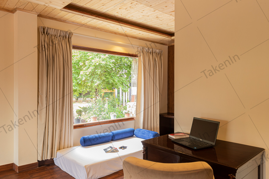 maple resort chail