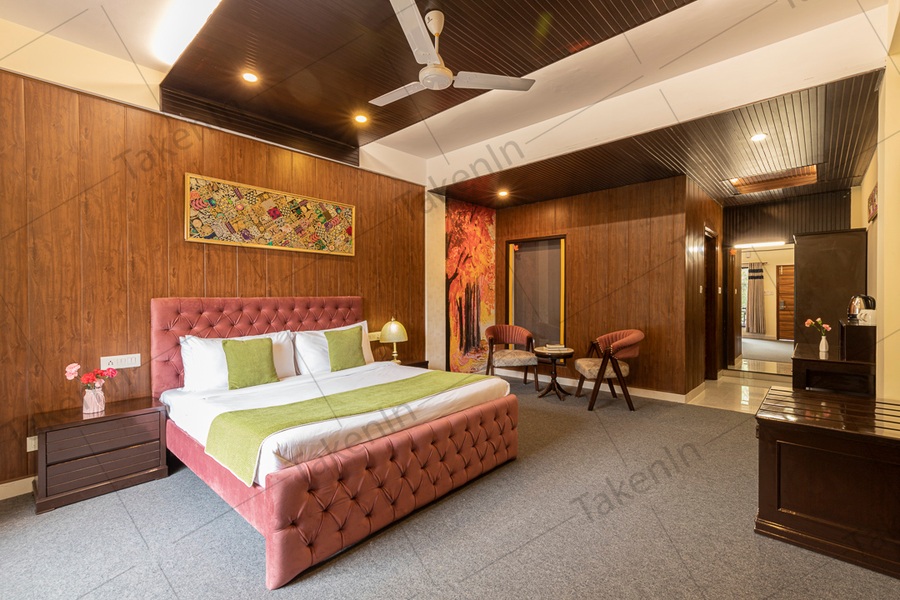 maple resort chail