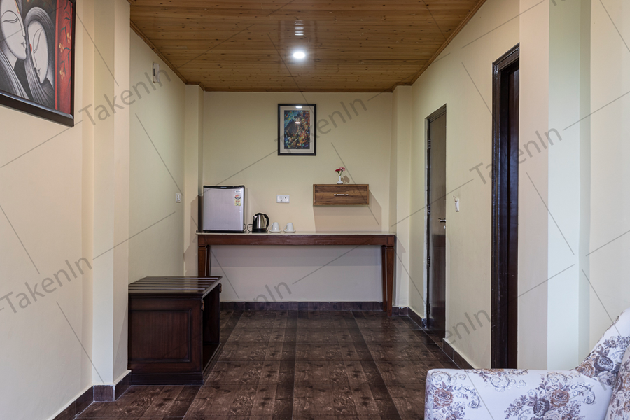 maple resort chail