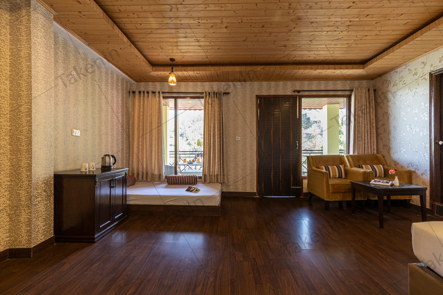 maple resort chail