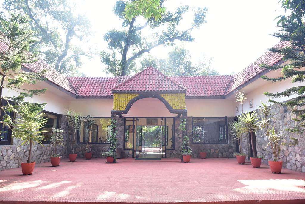 Jungle Leela Resort,,3 star