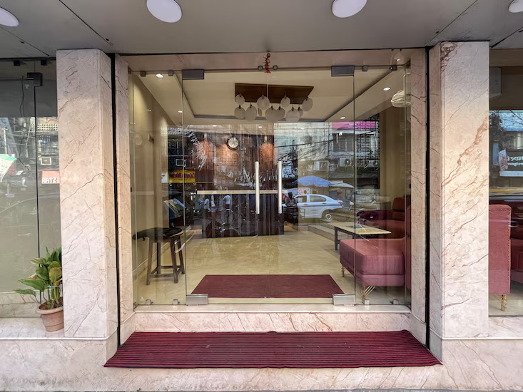 hotel pushpak international