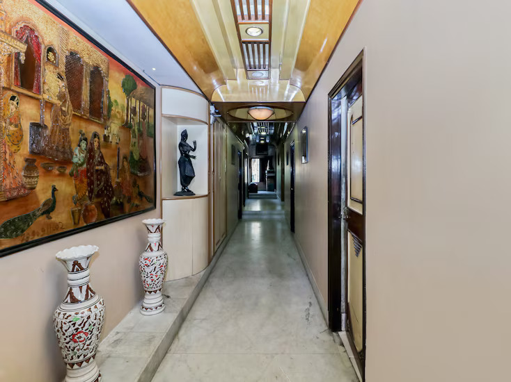 hotel pushpak international