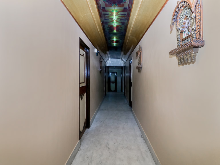 Hotel Pushpak International,Taltala,3 star