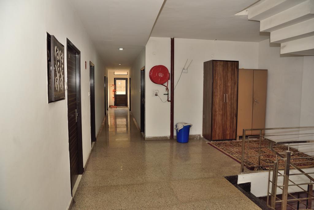 Hotel Rc Regency,1, Aj Towers, Court Rd, Opp. Ktm - Doaba Automobiles, Near Railway Station, Ina Colony, Amritsar,3 star