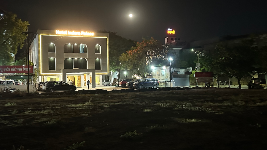 Hotel Indore Palace,Rui Shiv Road,4 star