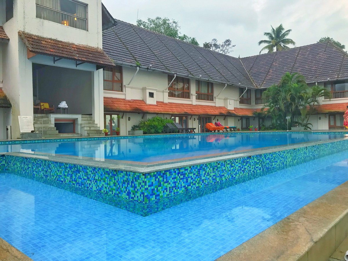 lemon tree vembanad lake resort kerala