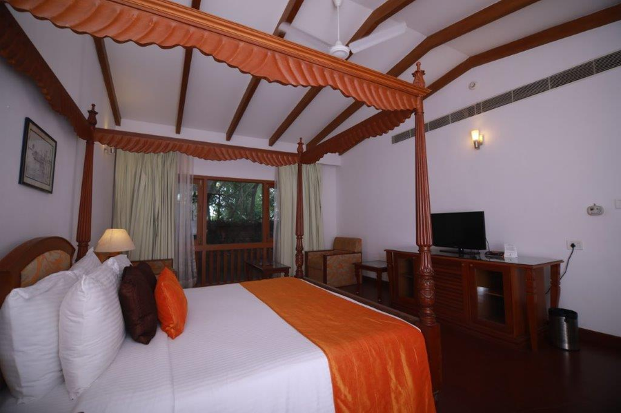 lemon tree vembanad lake resort kerala