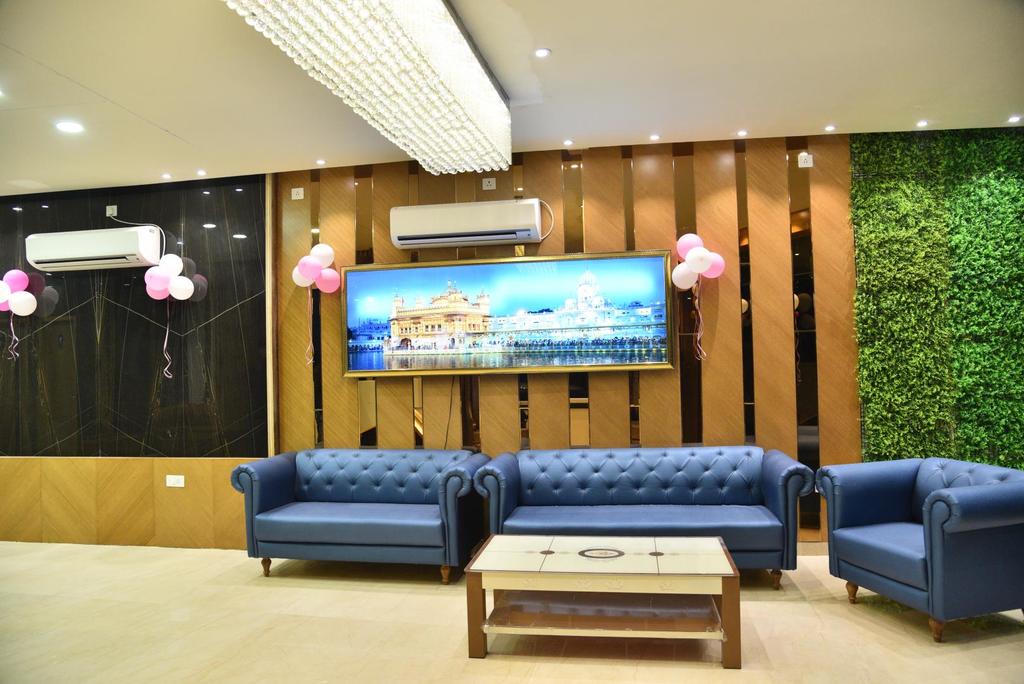 Hotel Oscar,Jallianwala Bagh,3 star