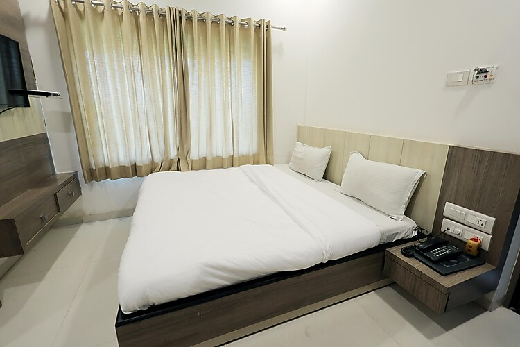 hotel grand paradise